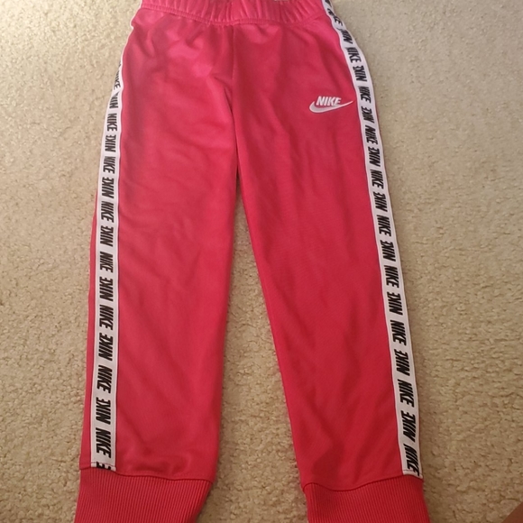 NIKE - PINK JOGGER SET - Picture 2 of 8